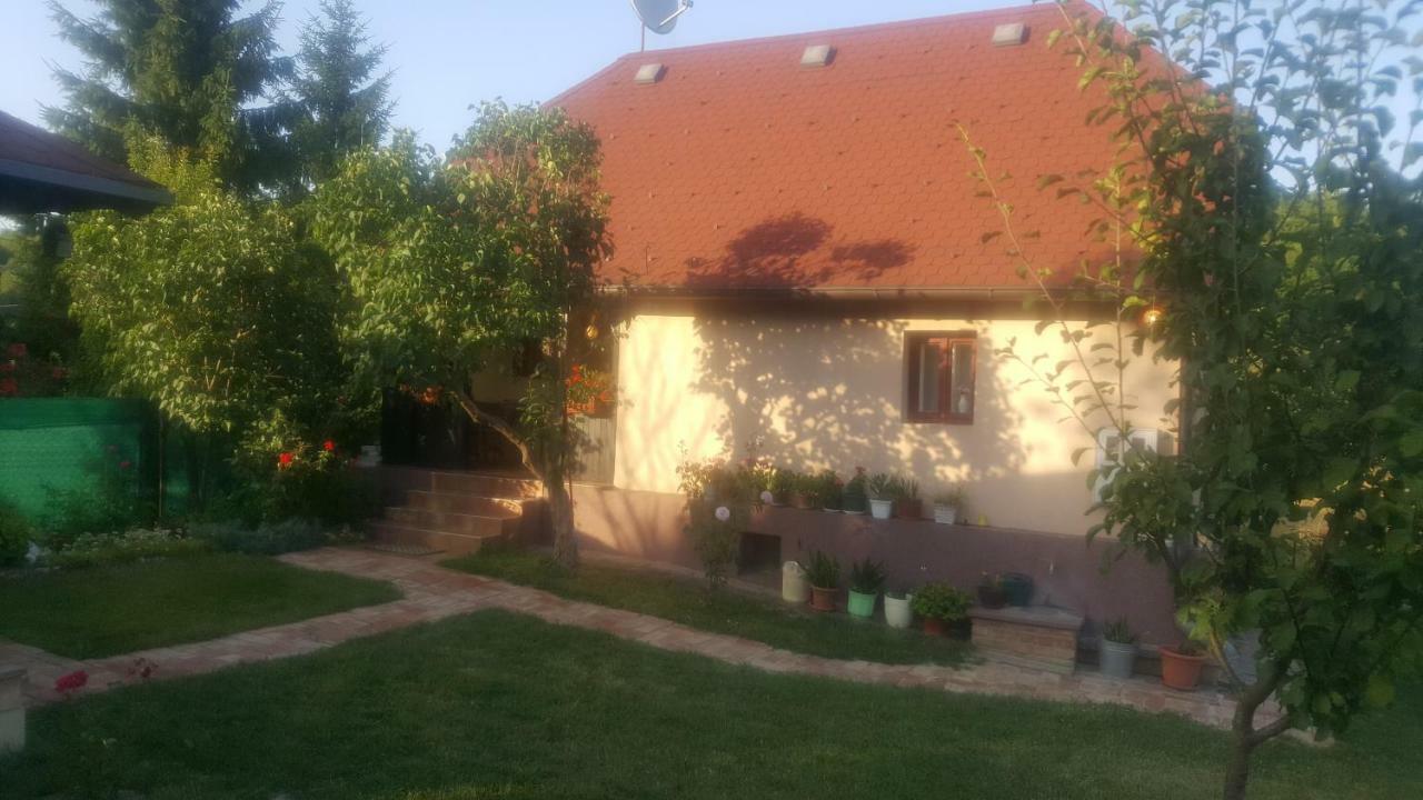 Villa Kuca Za Odmor Bajtica à Jesenovec Extérieur photo